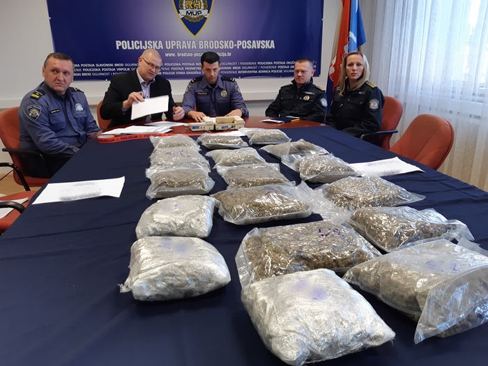 Slika /PU_BP/Fotografije 2019/droga3.jpg